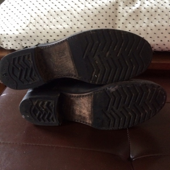 FRYE Veronica Back Zip Short Boots - Picture 3 of 3